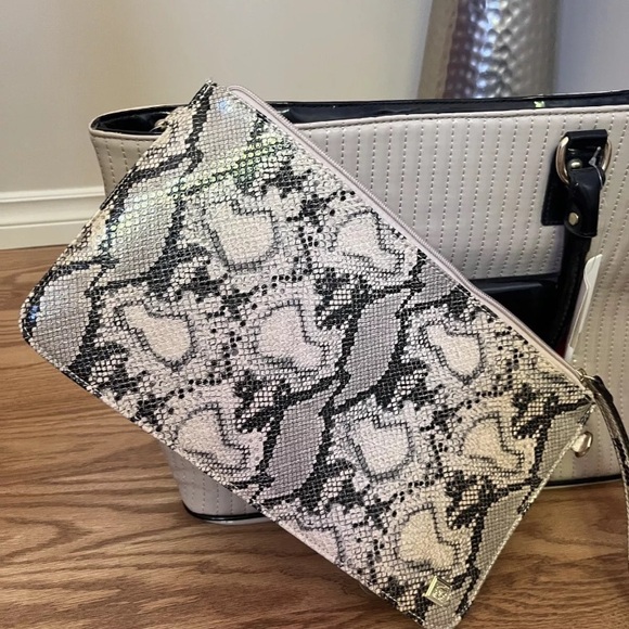 Anne Klein brand 2 in 1 Purse - Picture 3 of 6